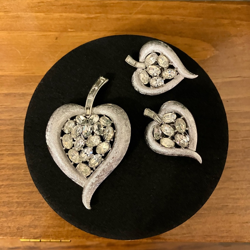 Crown Trifari Heart Brooch And Earrings Set